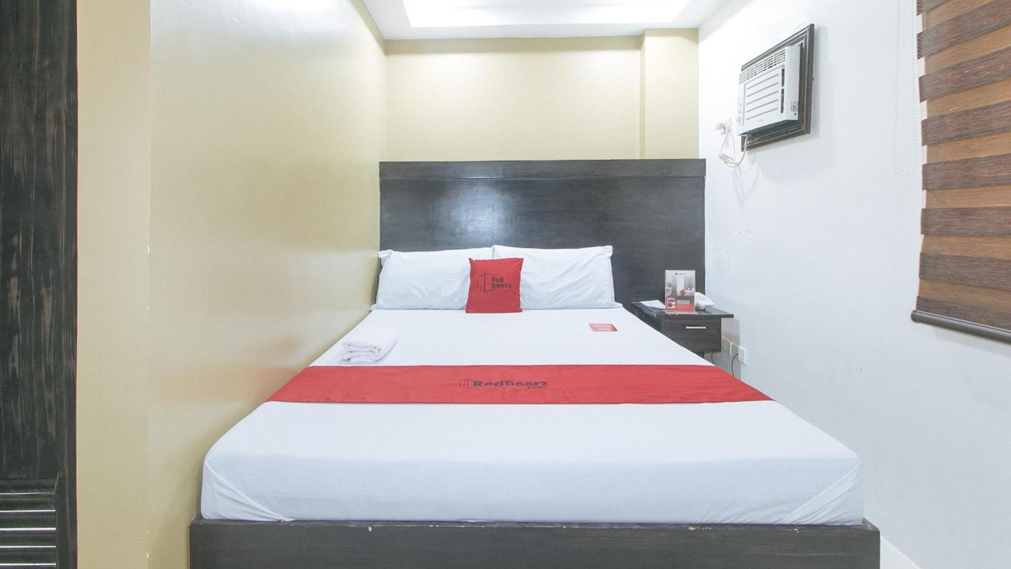 Hotel Reddoorz At Jqv Camarin Manila