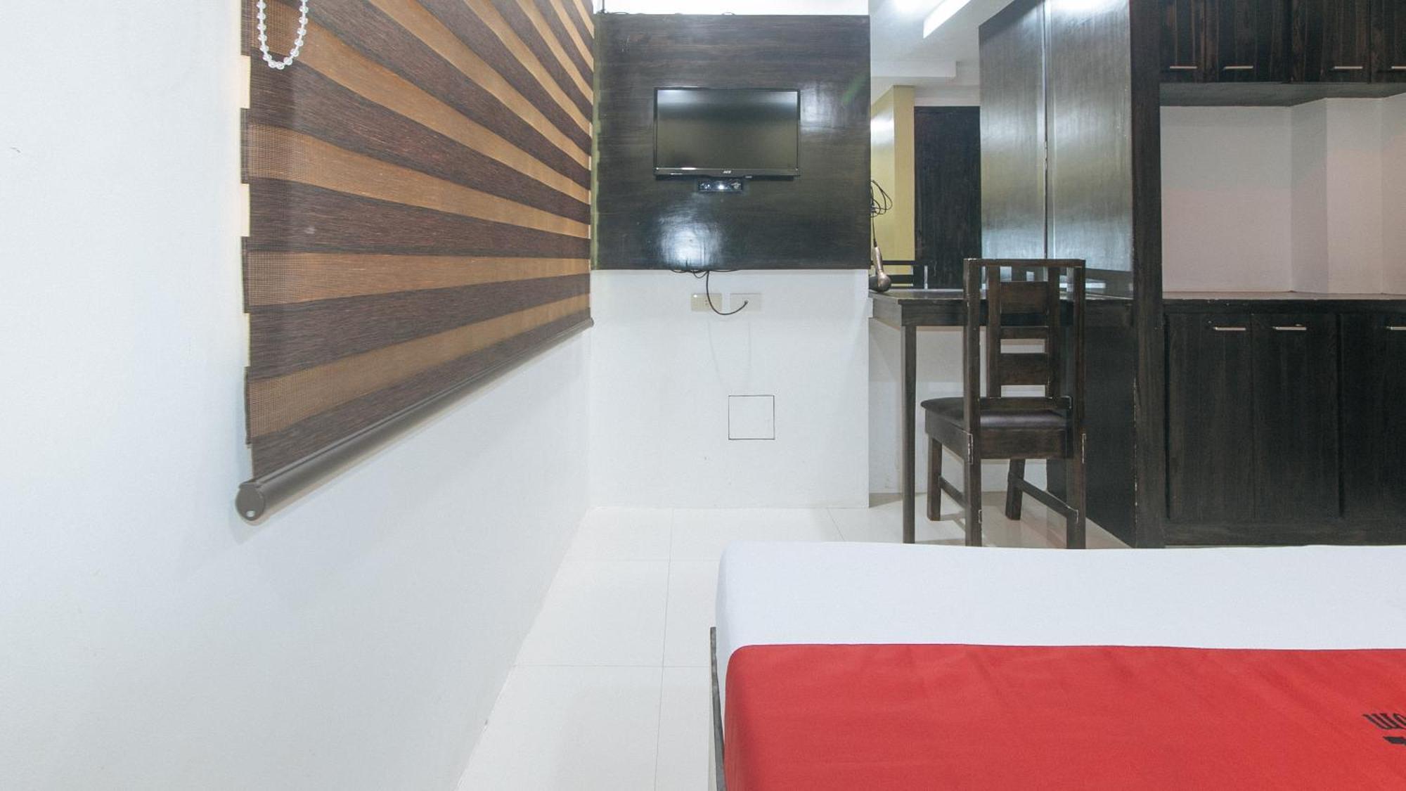 Reddoorz At Jqv Camarin Hotel