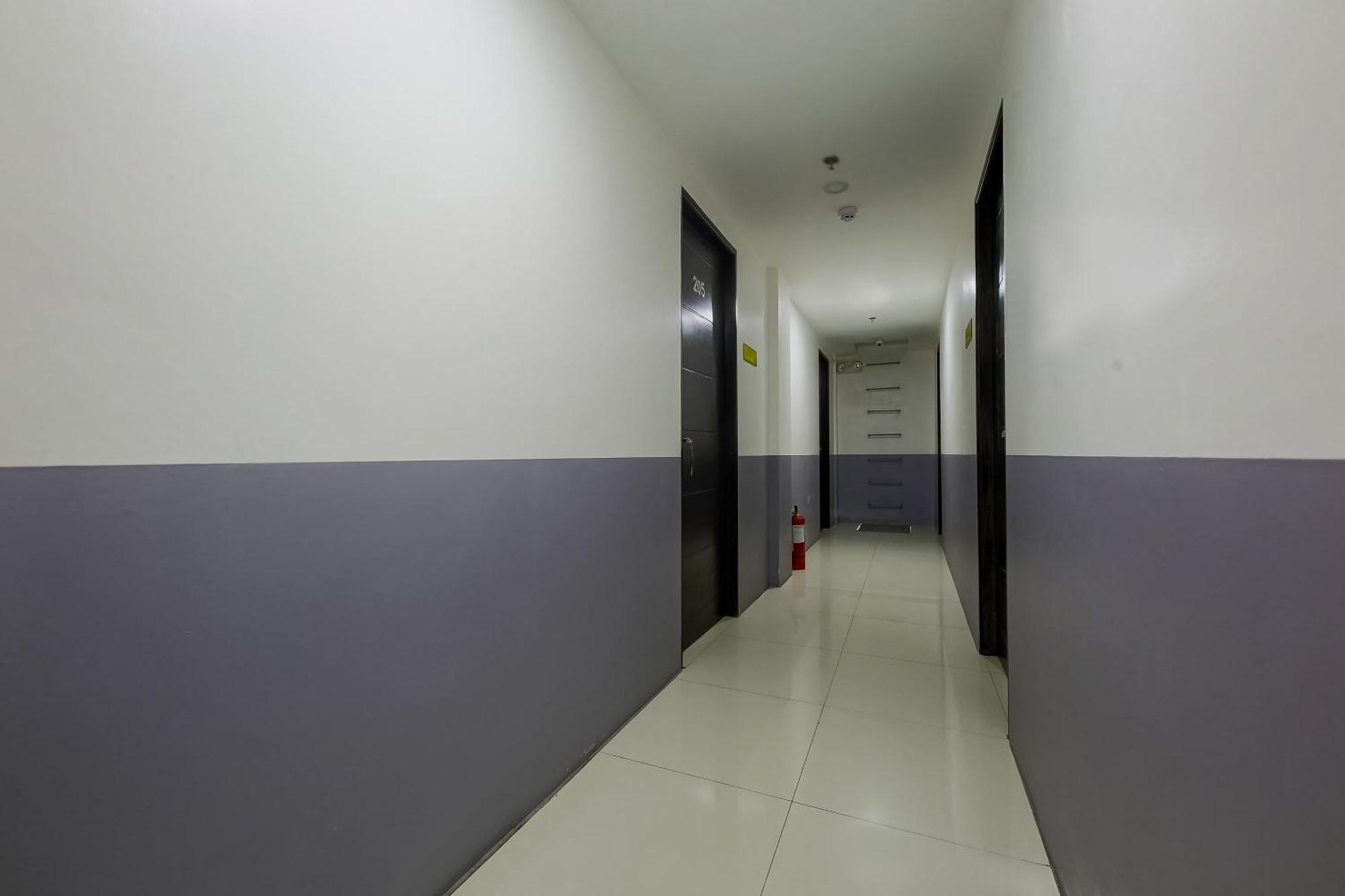 Reddoorz At Jqv Camarin Hotel 3*