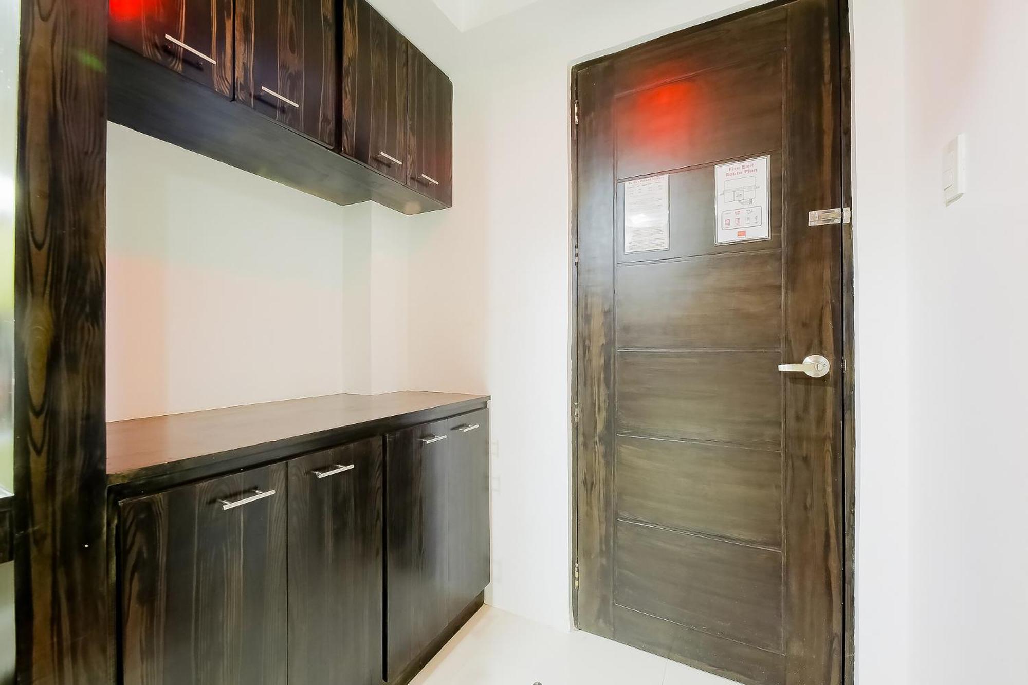Hotel Reddoorz At Jqv Camarin 3*