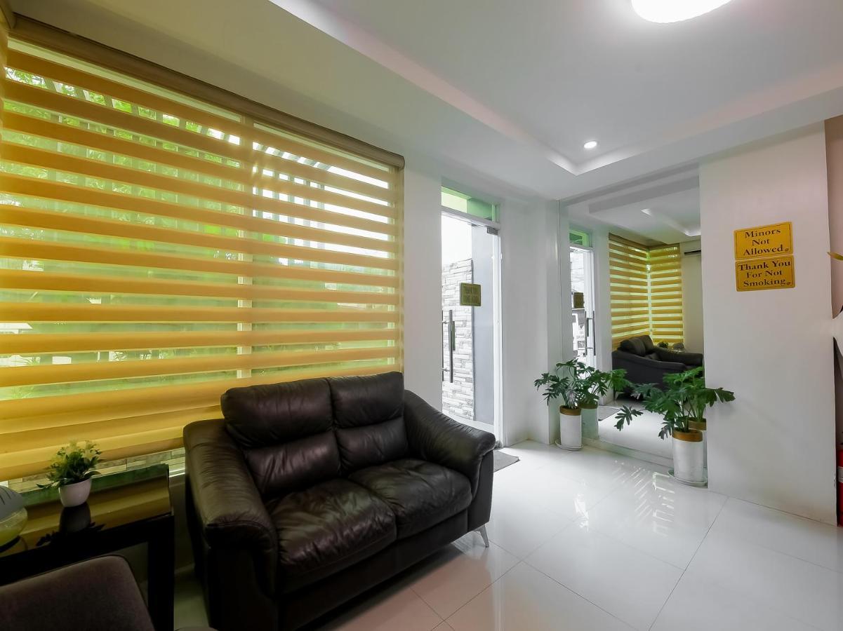 Hotel Reddoorz At Jqv Camarin Manila