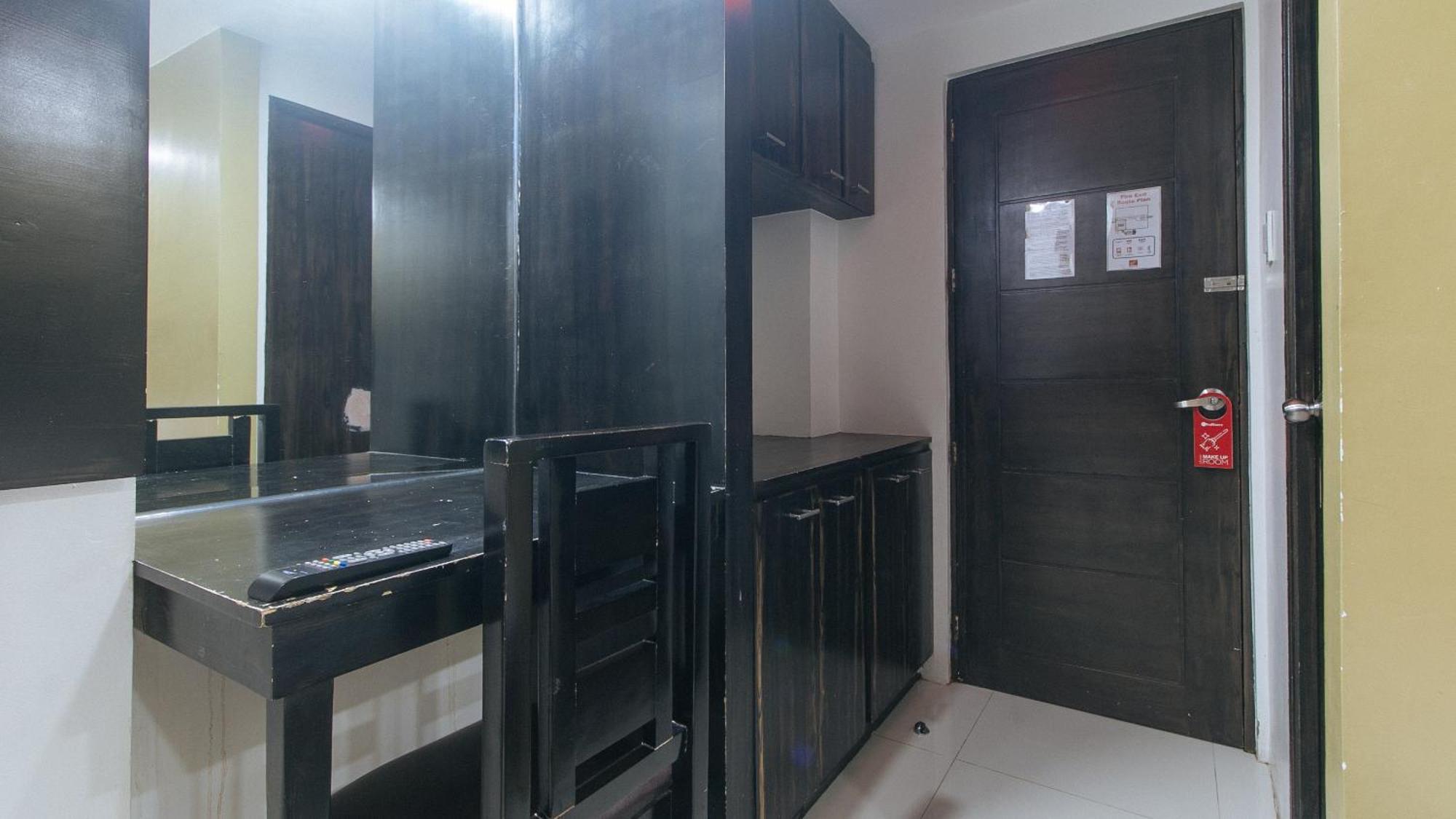 Hotel Reddoorz At Jqv Camarin Manila