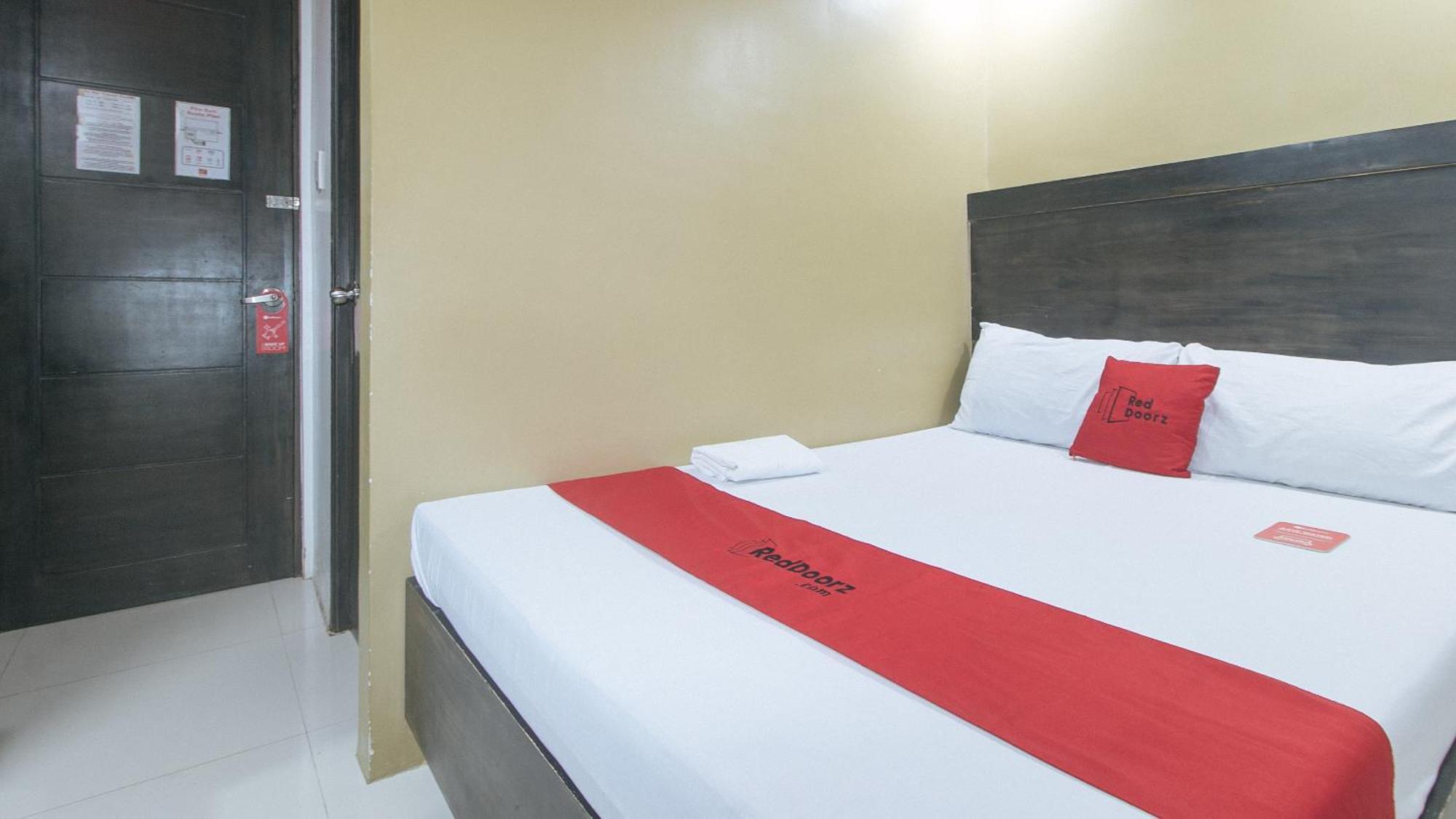 Reddoorz At Jqv Camarin 3* Manila