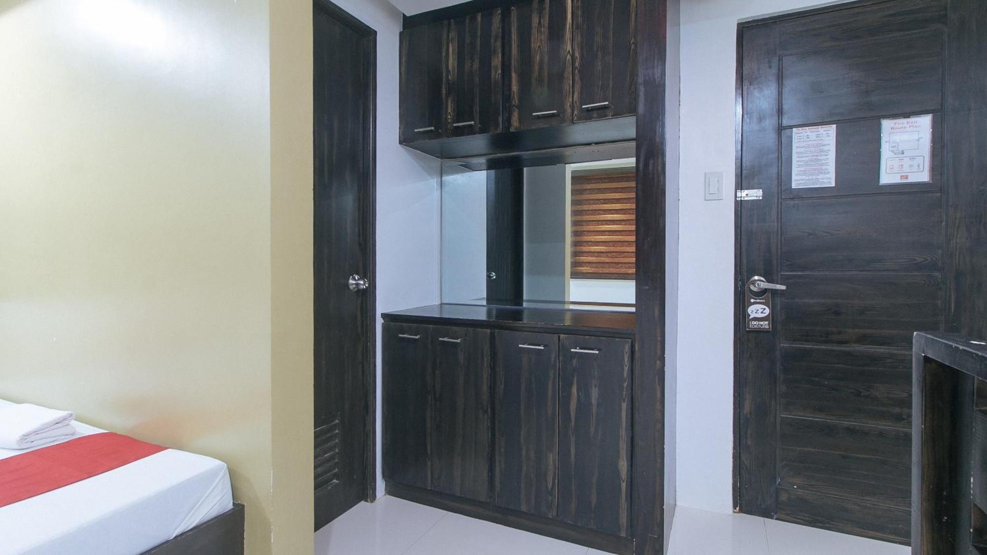 Reddoorz At Jqv Camarin Hotel 3*