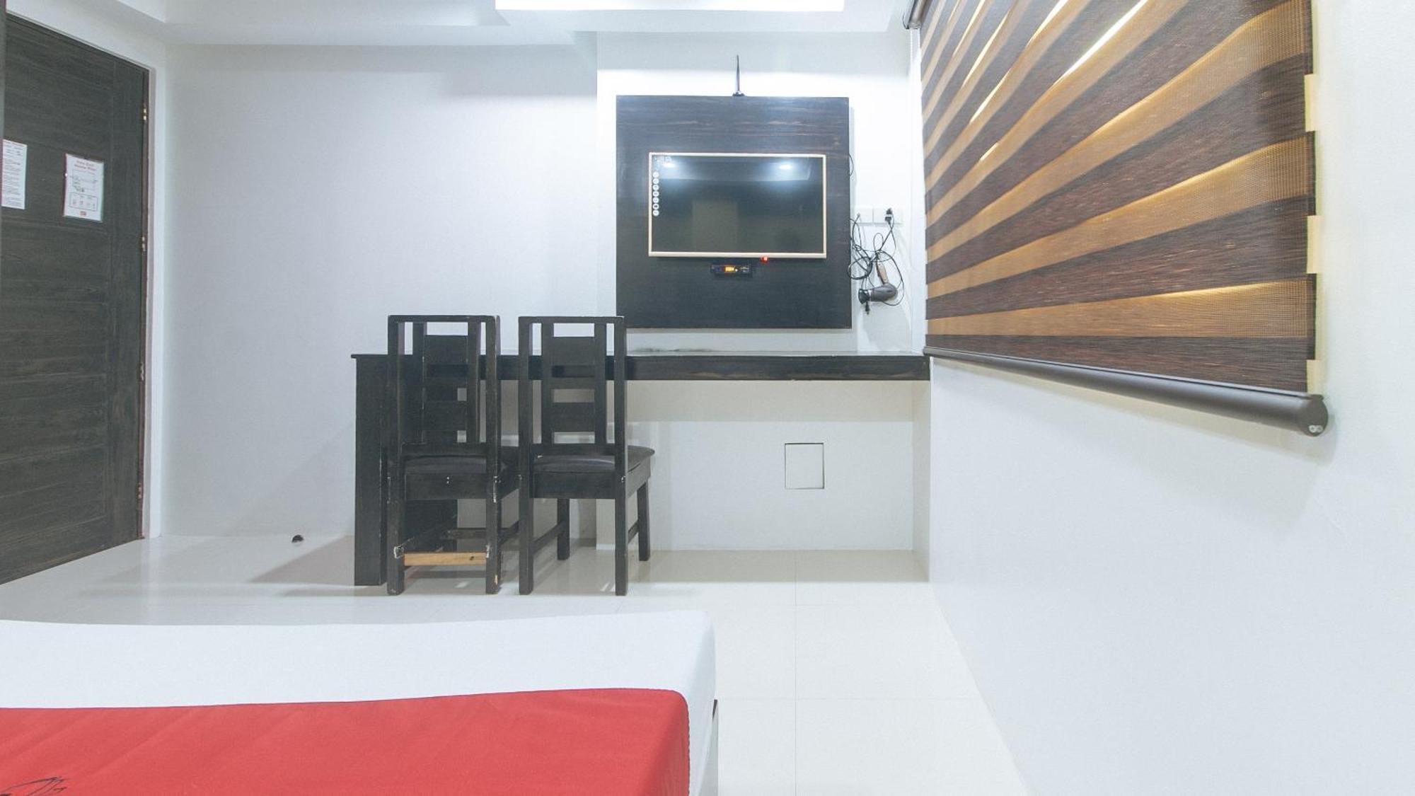 Hotel Reddoorz At Jqv Camarin Manila