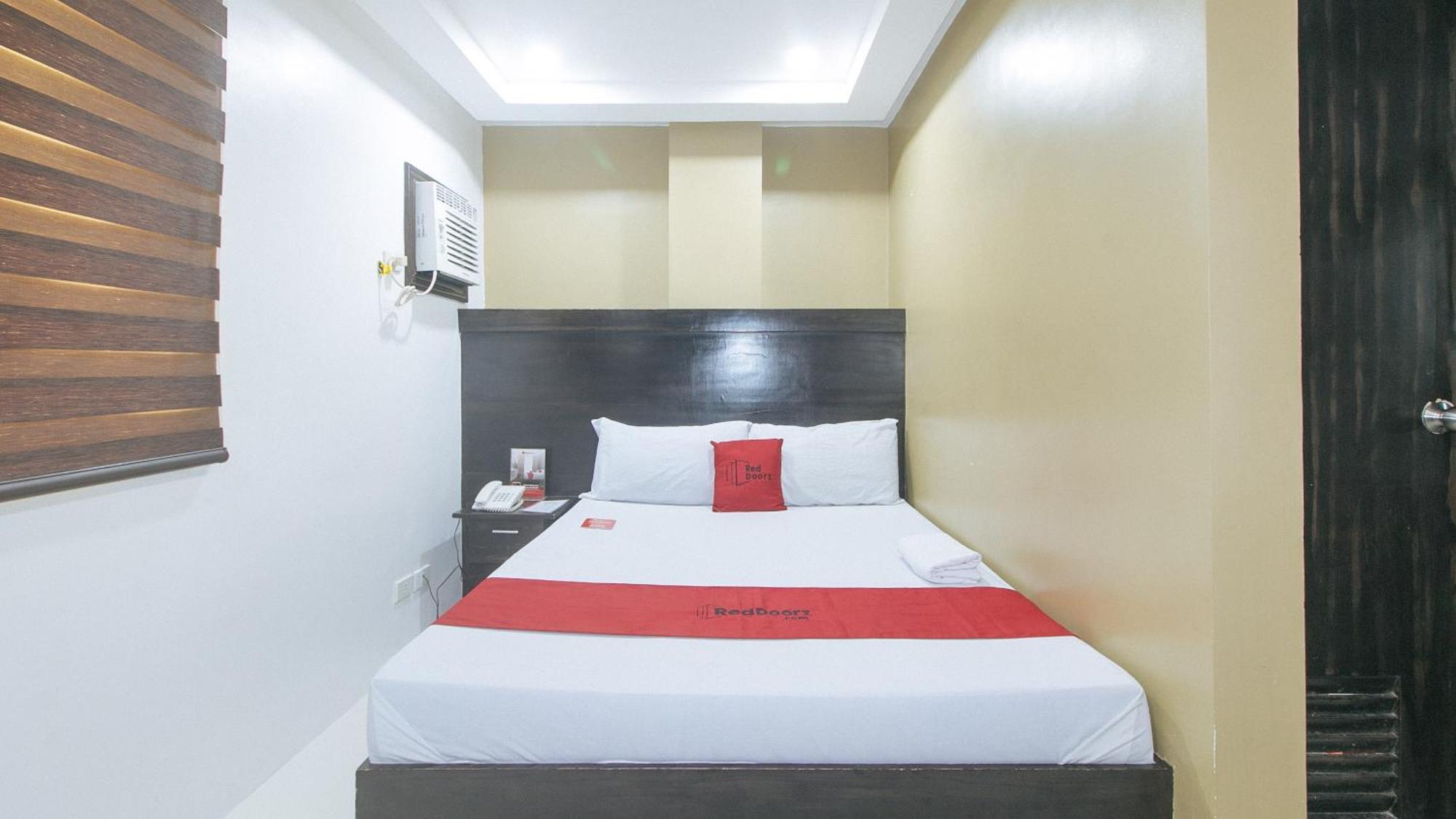 Hotel Reddoorz At Jqv Camarin