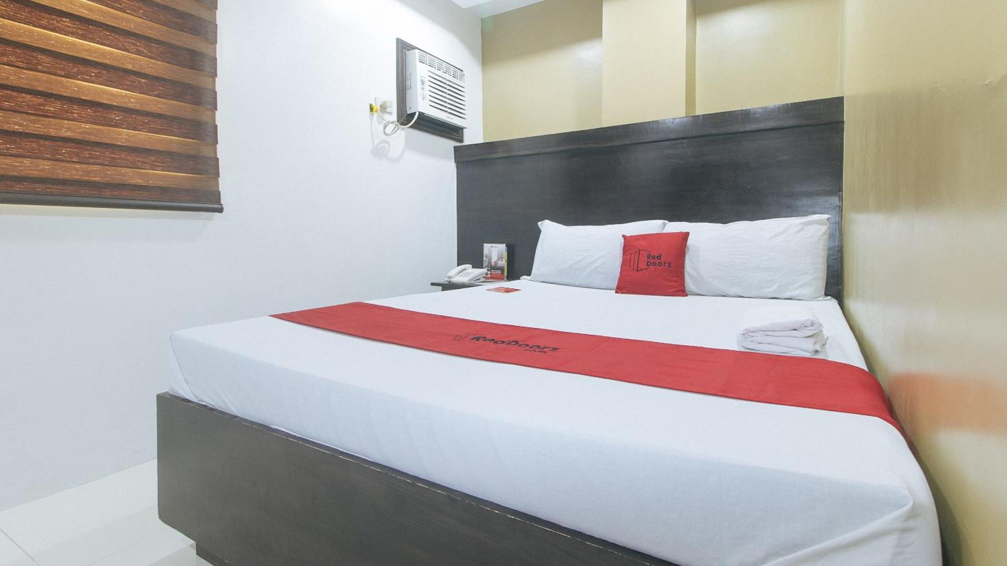 Reddoorz At Jqv Camarin Hotel Manila