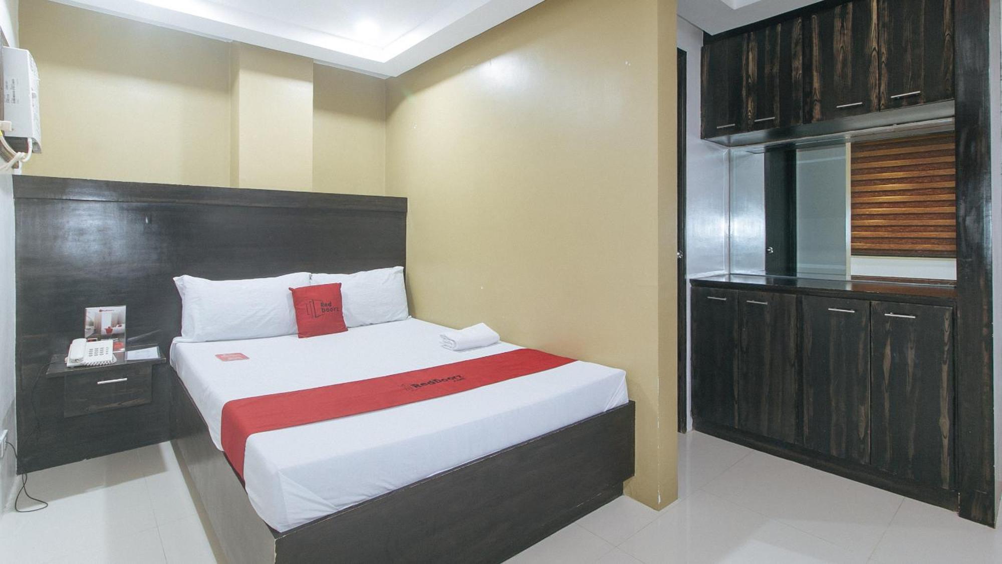 Reddoorz At Jqv Camarin Hotel 3*
