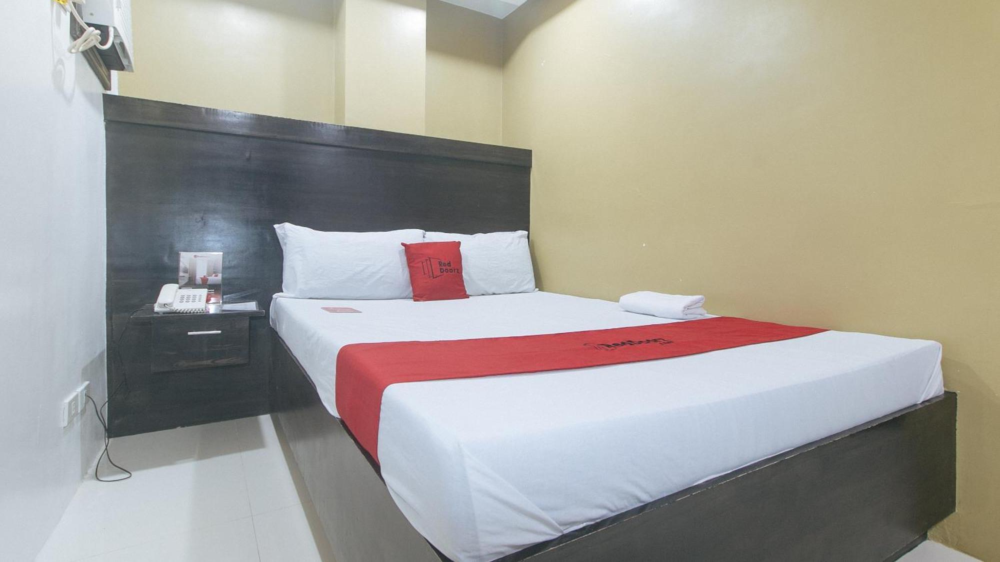 Reddoorz At Jqv Camarin Hotel 3*