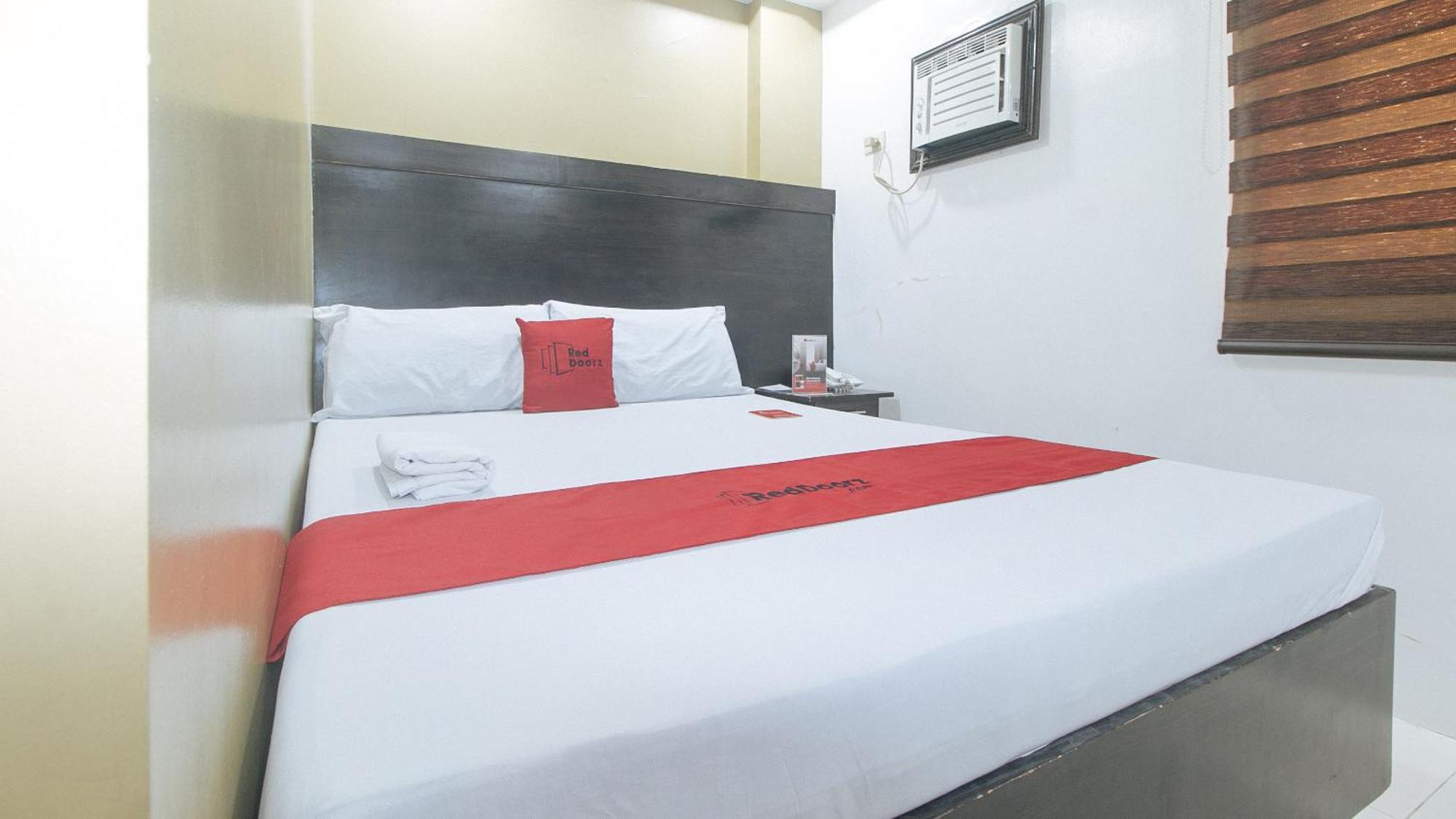 Reddoorz At Jqv Camarin Manila