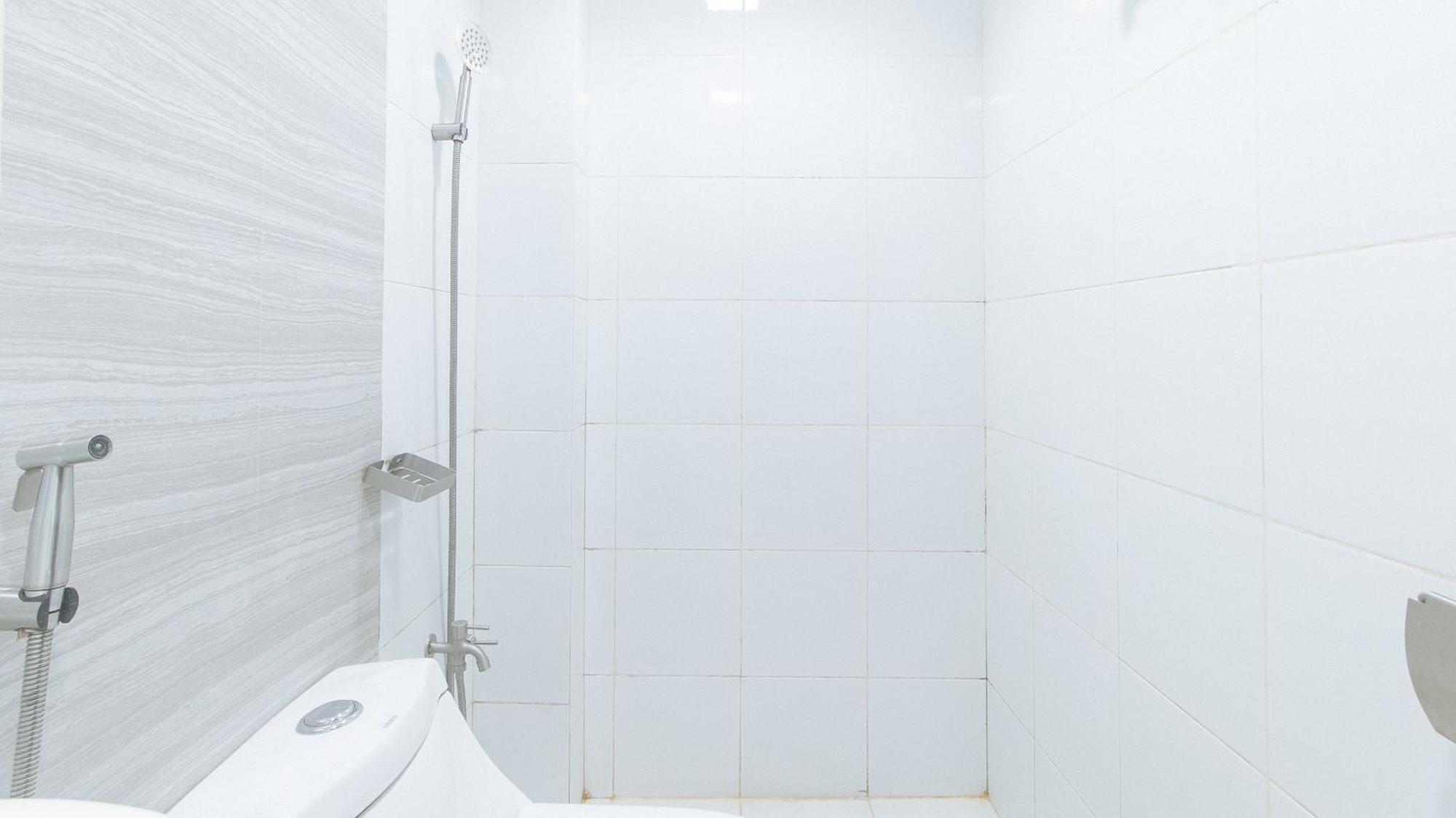 Reddoorz At Jqv Camarin Manila