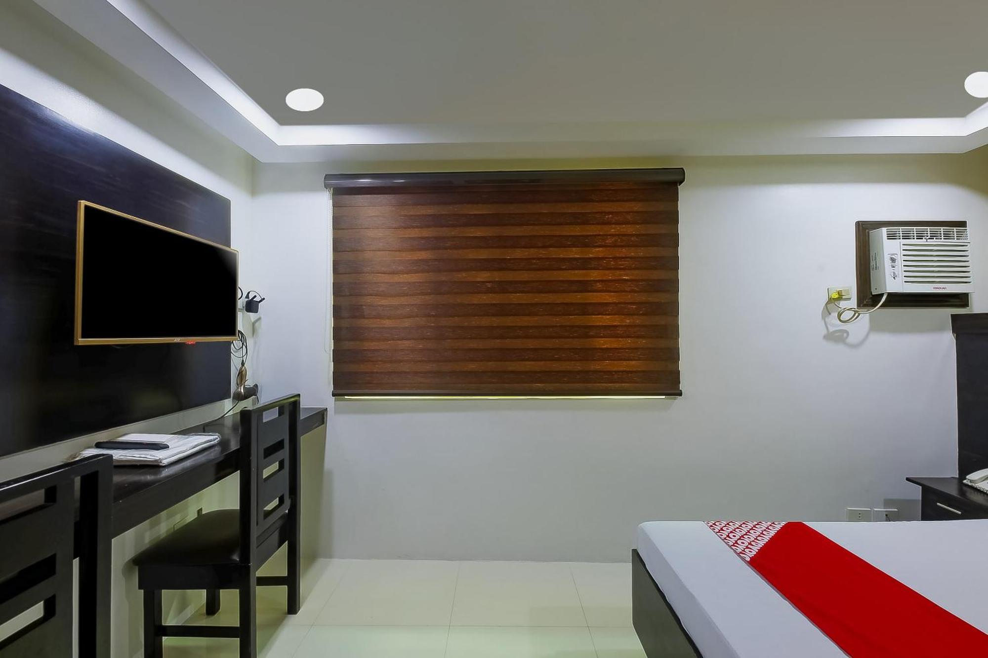 Reddoorz At Jqv Camarin Hotel Manila