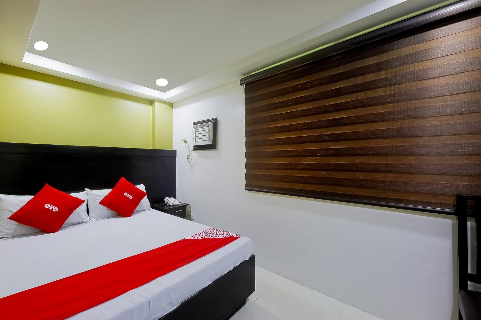 Hotel Reddoorz At Jqv Camarin 3*