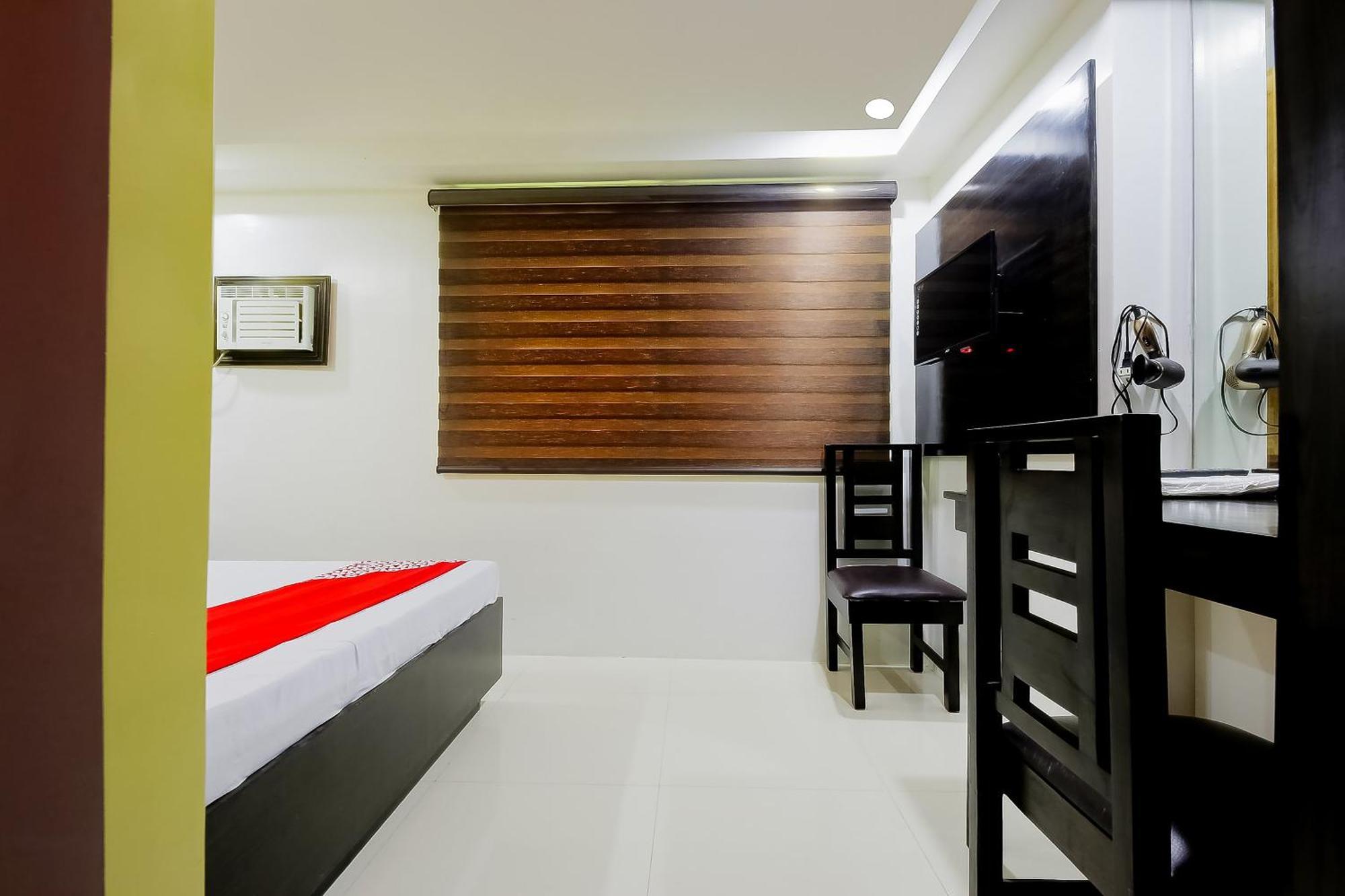 Reddoorz At Jqv Camarin Hotel