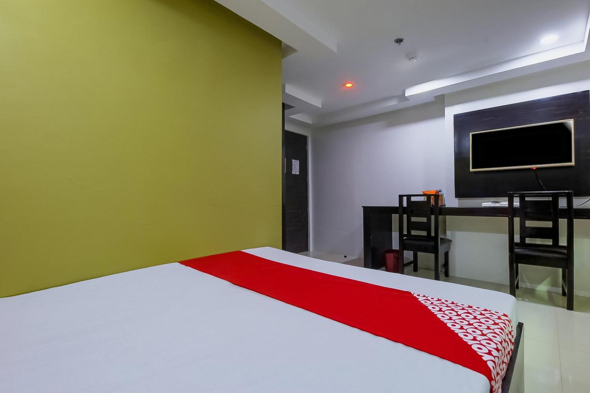 Hotel Reddoorz At Jqv Camarin