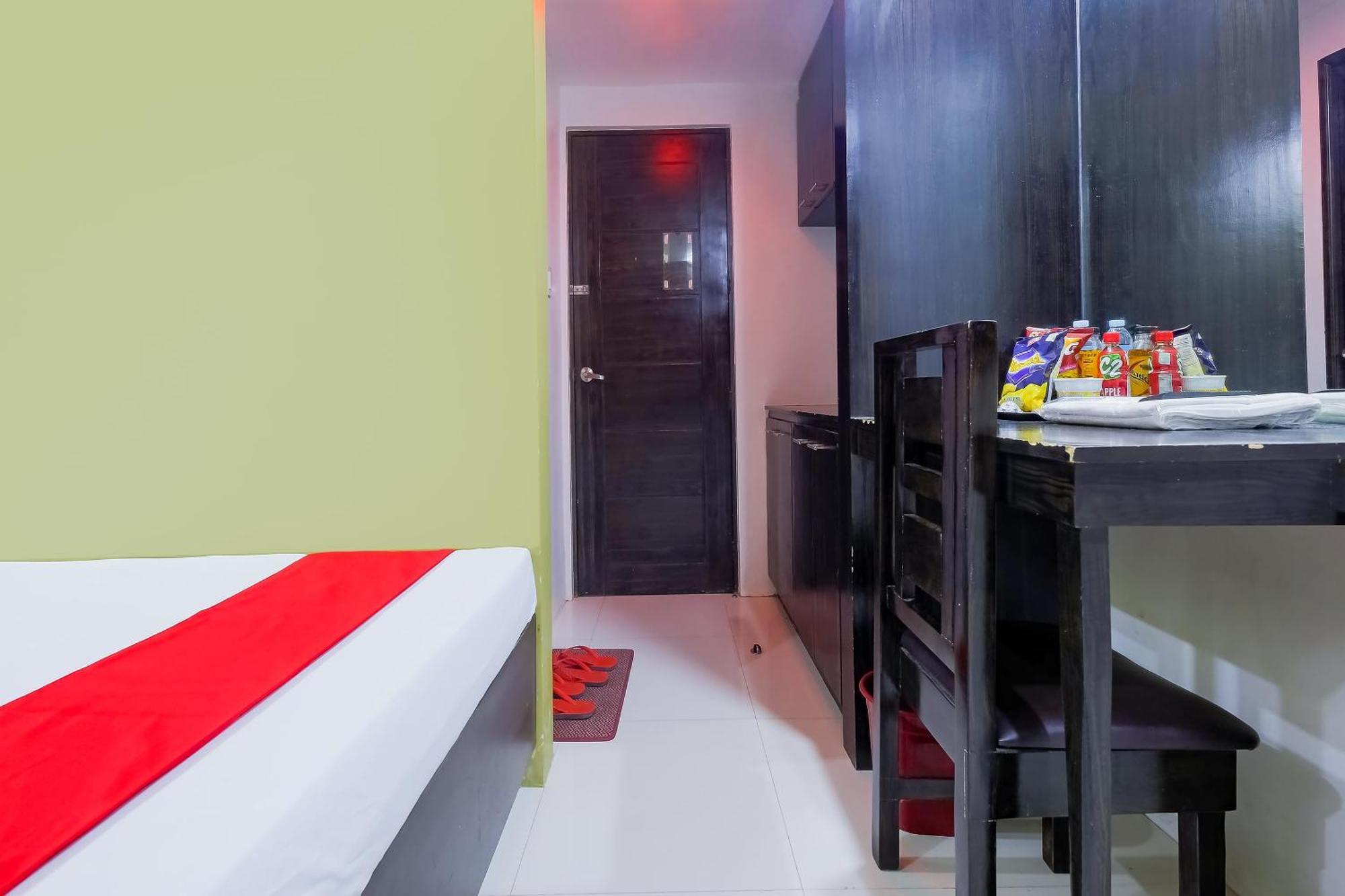 Reddoorz At Jqv Camarin Hotel Manila