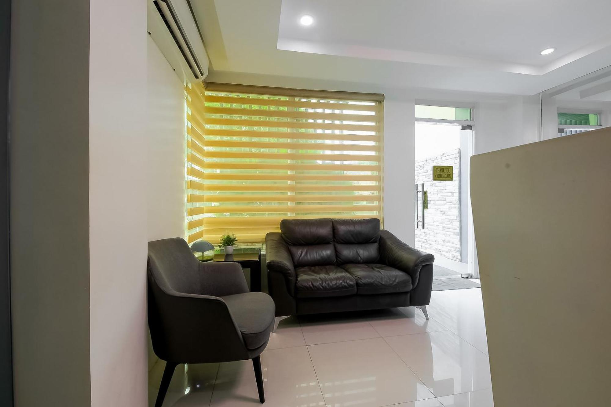 Reddoorz At Jqv Camarin Manila