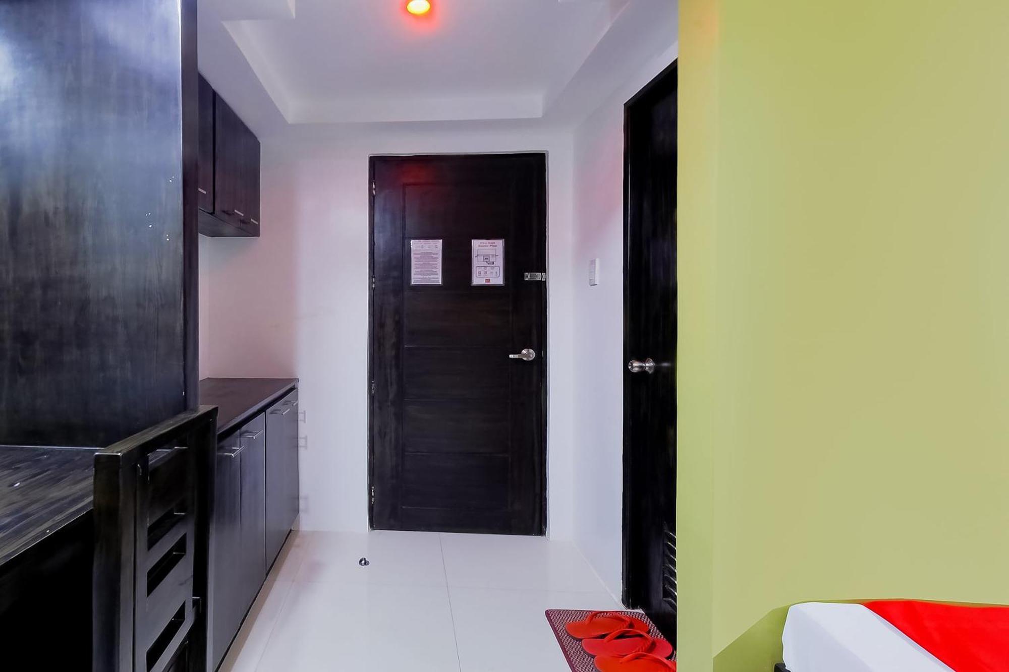 Hotel Reddoorz At Jqv Camarin