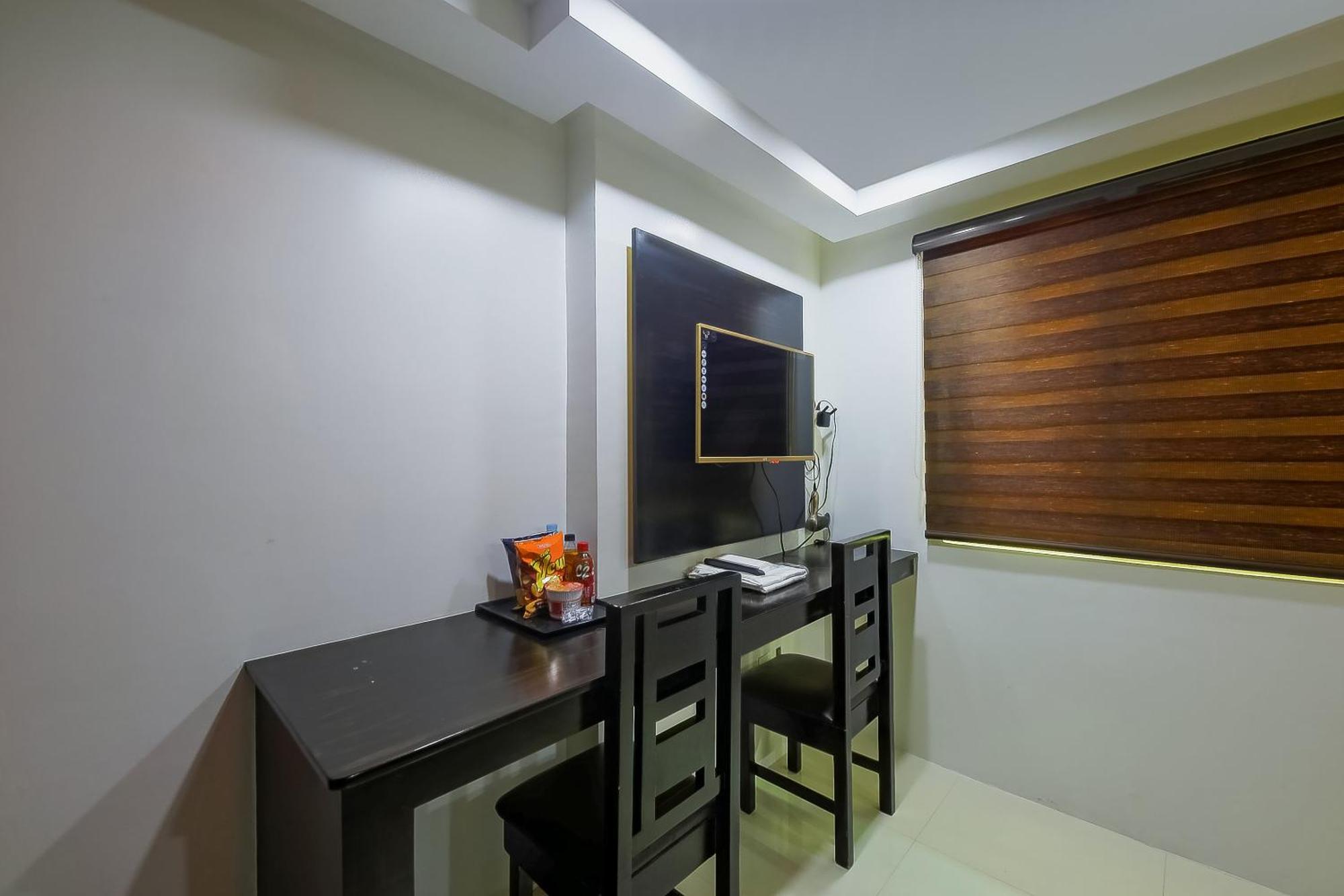 Reddoorz At Jqv Camarin 3*